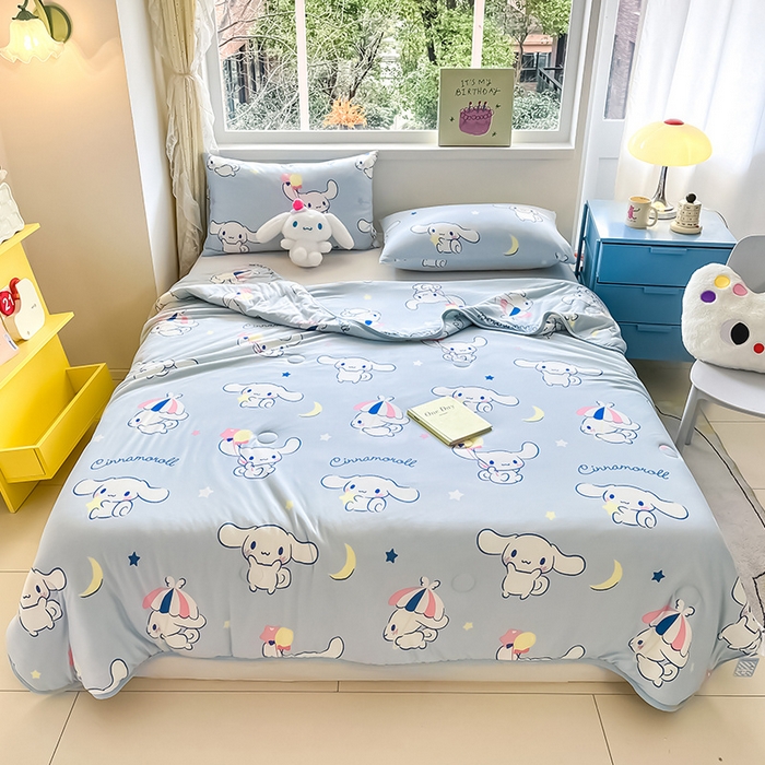 91家纺网 家纺一手货源 找家纺 金爱家 2024新款A类三丽鸥正版授权高品质牛奶丝软糯针织棉夏被系列 针织棉三丽鸥-月亮玉桂狗