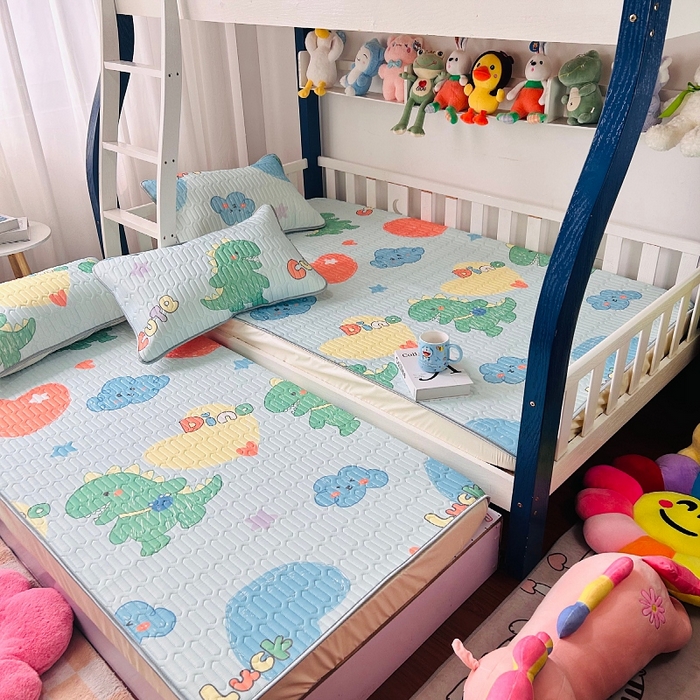 91家纺网 家纺一手货源 找家纺 小虾米 2024新款上下床乳胶凉席床笠款印花凉席三件套 小恐龙兰