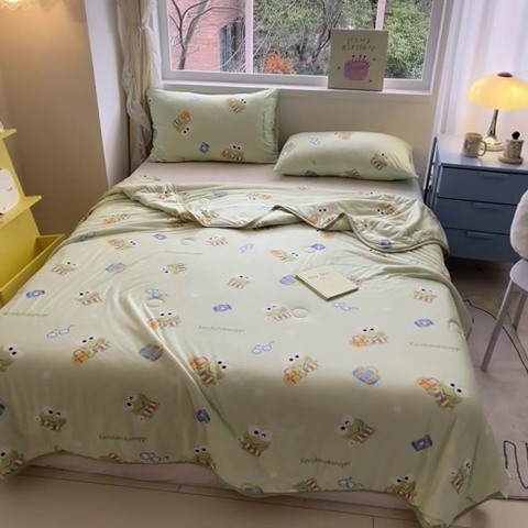 91家纺网 家纺一手货源 找家纺 桃子家居 2024新款A类三丽鸥正版授权高品质牛奶丝软糯针织棉夏被系列 针织棉三丽鸥-可爱玉桂狗