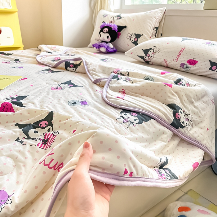 91家纺网 家纺一手货源 找家纺 金爱家 2024新款A类三丽鸥正版授权高品质牛奶丝软糯针织棉夏被系列 针织棉三丽鸥-奶油甜筒库洛米