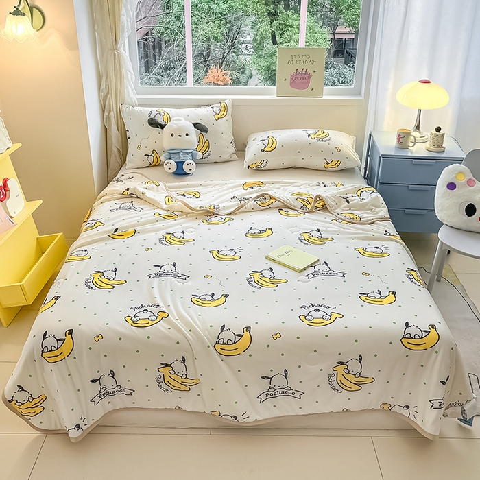 91家纺网 家纺一手货源 找家纺 金爱家 2024新款A类三丽鸥正版授权高品质牛奶丝软糯针织棉夏被系列 针织棉三丽鸥-香蕉多多帕恰狗