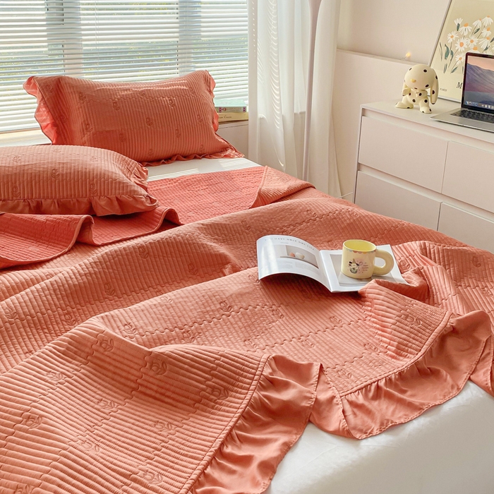 91家纺网 家纺一手货源 找家纺 胜权家纺 2024新款A类60S天丝夹棉绣花床盖三件套 静待花开--香橙橘