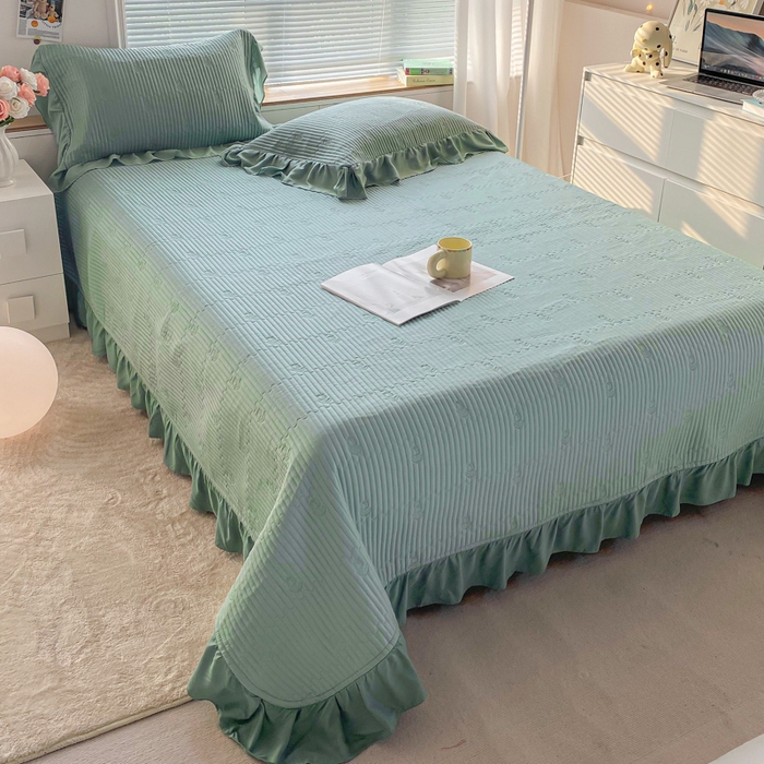 91家纺网 家纺一手货源 找家纺 胜权家纺 2024新款A类60S天丝夹棉绣花床盖三件套 静待花开--浅豆绿