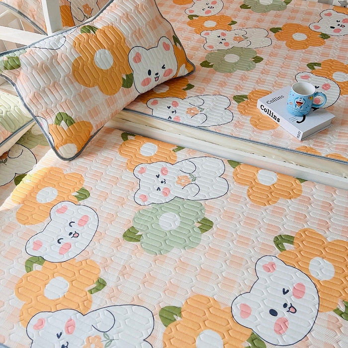 91家纺网 家纺一手货源 找家纺 小虾米 2024新款上下床乳胶凉席床笠款印花凉席三件套 夏语小熊