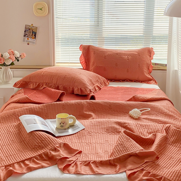 91家纺网 家纺一手货源 找家纺 胜权家纺 2024新款A类60S天丝夹棉绣花床盖三件套 静待花开--香橙橘