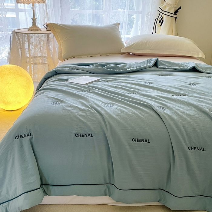 91家纺网 家纺一手货源 找家纺 被靠被2024新款锦丝缎空调夏被-山茶花 逐梦蓝