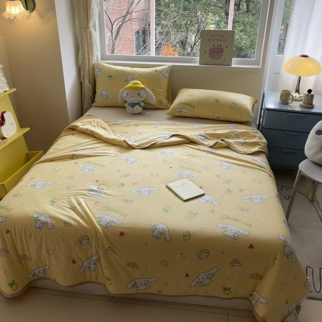 91家纺网 家纺一手货源 找家纺 金爱家 2024新款A类三丽鸥正版授权高品质牛奶丝软糯针织棉夏被系列 针织棉三丽鸥-柠檬玉桂狗