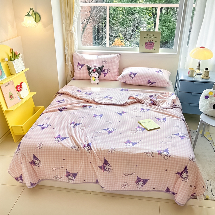 91家纺网 家纺一手货源 找家纺 金爱家 2024新款A类三丽鸥正版授权高品质牛奶丝软糯针织棉夏被系列 针织棉三丽鸥-紫色库洛米之心