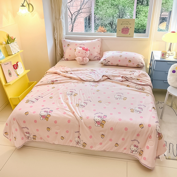 91家纺网 家纺一手货源 找家纺 金爱家 2024新款A类三丽鸥正版授权高品质牛奶丝软糯针织棉夏被系列 针织棉三丽鸥-草莓Kitty