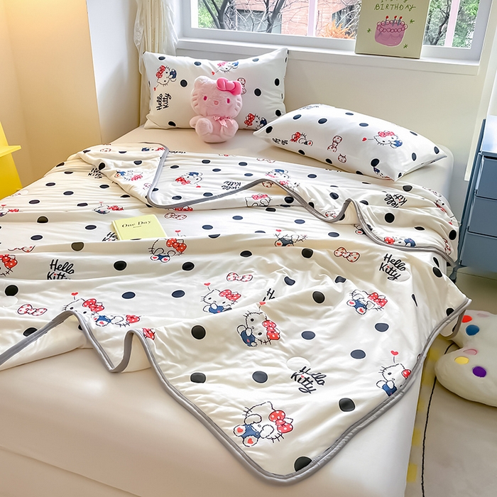 91家纺网 家纺一手货源 找家纺 金爱家 2024新款A类三丽鸥正版授权高品质牛奶丝软糯针织棉夏被系列 针织棉三丽鸥-波点Kitty