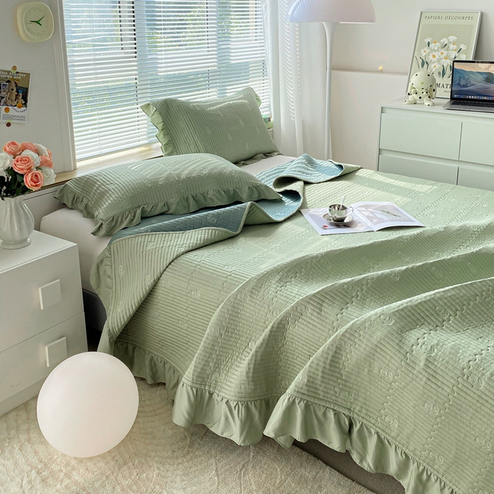 91家纺网 家纺一手货源 找家纺 胜权家纺 2024新款A类60S天丝夹棉绣花床盖三件套 静待花开--抹茶绿