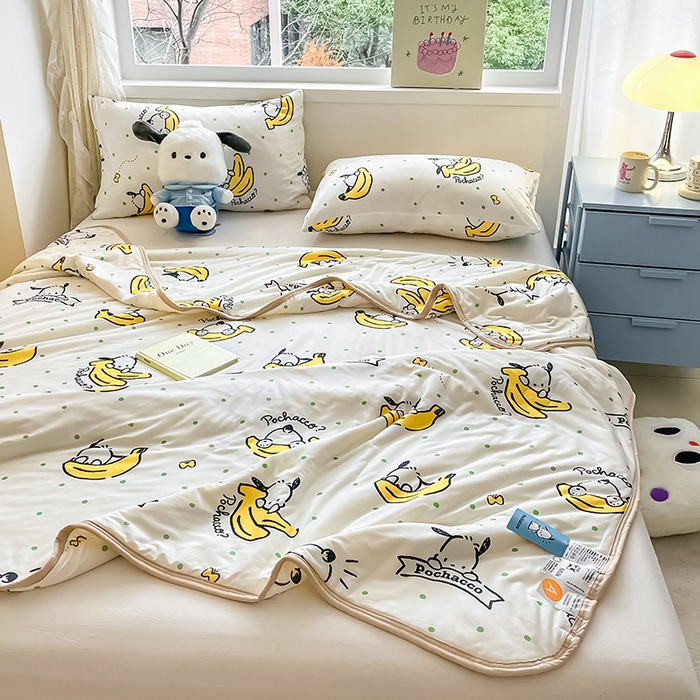 91家纺网 家纺一手货源 找家纺 金爱家 2024新款A类三丽鸥正版授权高品质牛奶丝软糯针织棉夏被系列 针织棉三丽鸥-香蕉多多帕恰狗