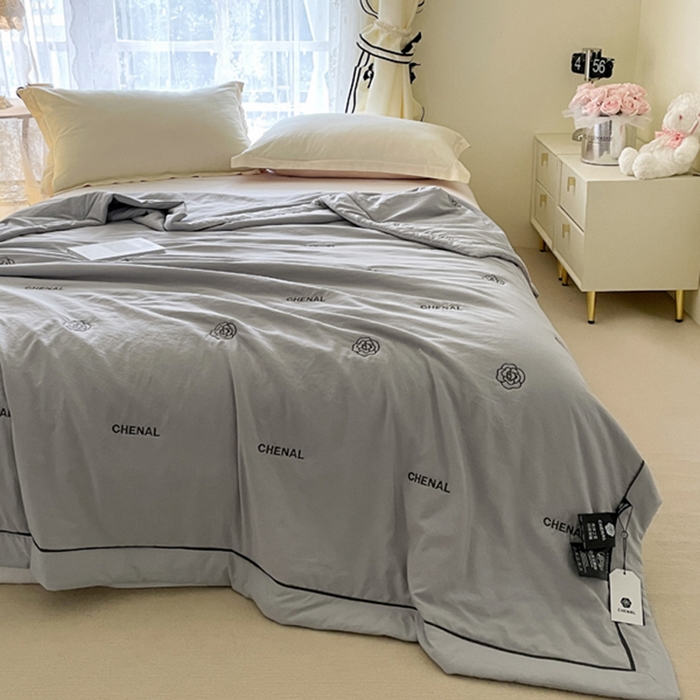 91家纺网 家纺一手货源 找家纺 被靠被2024新款锦丝缎空调夏被-山茶花 青岩灰