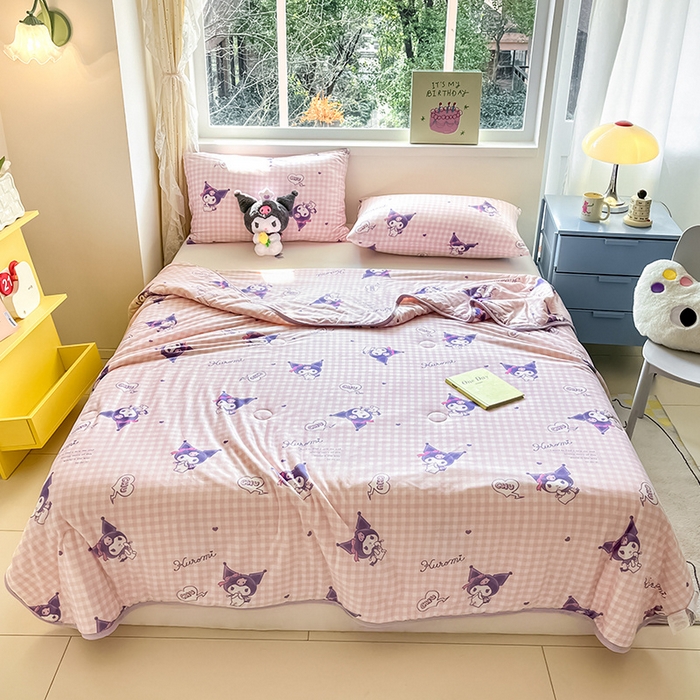 91家纺网 家纺一手货源 找家纺 金爱家 2024新款A类三丽鸥正版授权高品质牛奶丝软糯针织棉夏被系列 针织棉三丽鸥-紫色库洛米之心