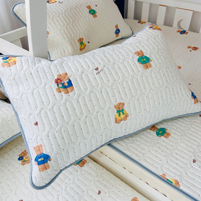 91家纺网 家纺一手货源 找家纺 小虾米 2024新款上下床乳胶凉席床笠款印花凉席三件套 小熊点点