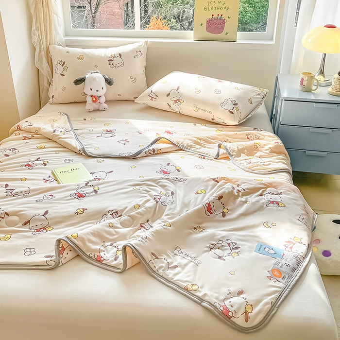 91家纺网 家纺一手货源 找家纺 金爱家 2024新款A类三丽鸥正版授权高品质牛奶丝软糯针织棉夏被系列 针织棉三丽鸥-小鸡帕恰狗