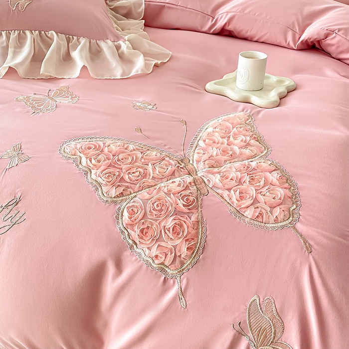 91家纺网 家纺一手货源 找家纺 富盛 2024新款水洗亲肤棉立体刺绣四件套公主风四件套-蝴蝶系列 蝴蝶-豆沙