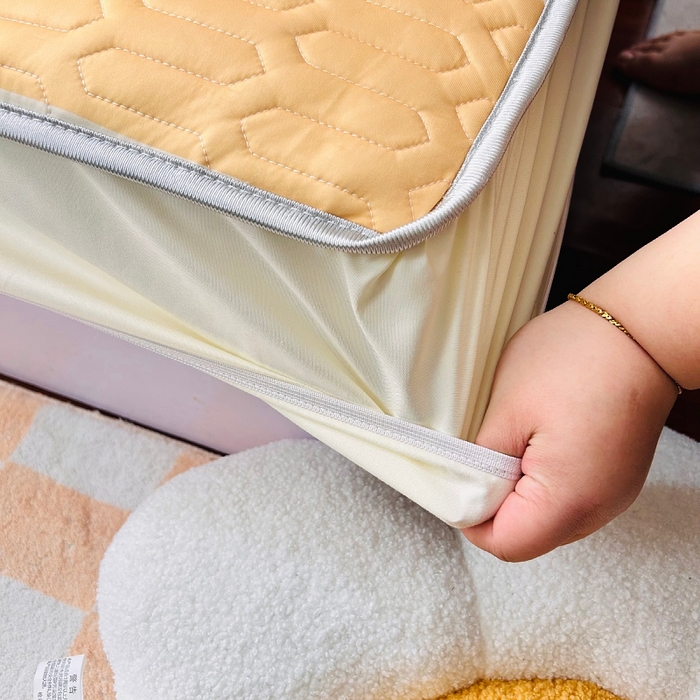 91家纺网 家纺一手货源 找家纺 小虾米 2024新款上下床乳胶凉席床笠款印花凉席三件套 彩虹兔