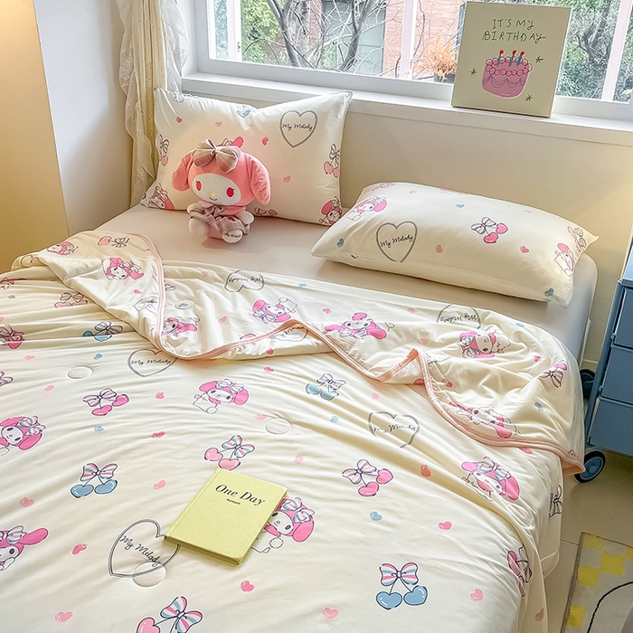 91家纺网 家纺一手货源 找家纺 金爱家 2024新款A类三丽鸥正版授权高品质牛奶丝软糯针织棉夏被系列 针织棉三丽鸥-蝴蝶结樱桃美乐蒂