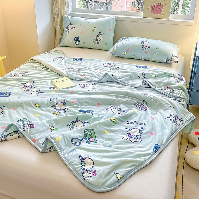 91家纺网 家纺一手货源 找家纺 金爱家 2024新款A类三丽鸥正版授权高品质牛奶丝软糯针织棉夏被系列 针织棉三丽鸥-音乐帕恰狗