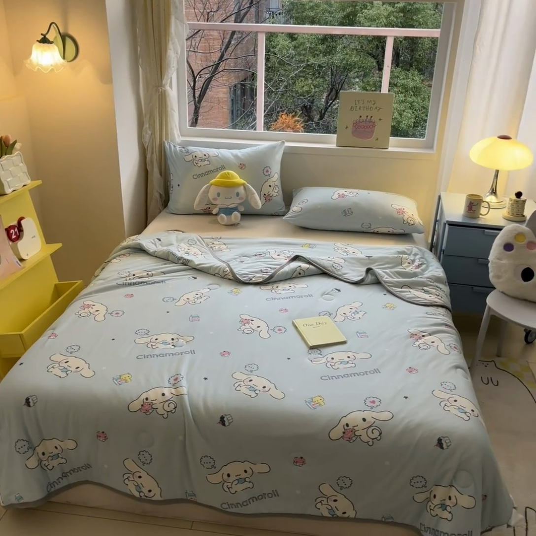 91家纺网 家纺一手货源 找家纺 金爱家 2024新款A类三丽鸥正版授权高品质牛奶丝软糯针织棉夏被系列 针织棉三丽鸥-可爱玉桂狗