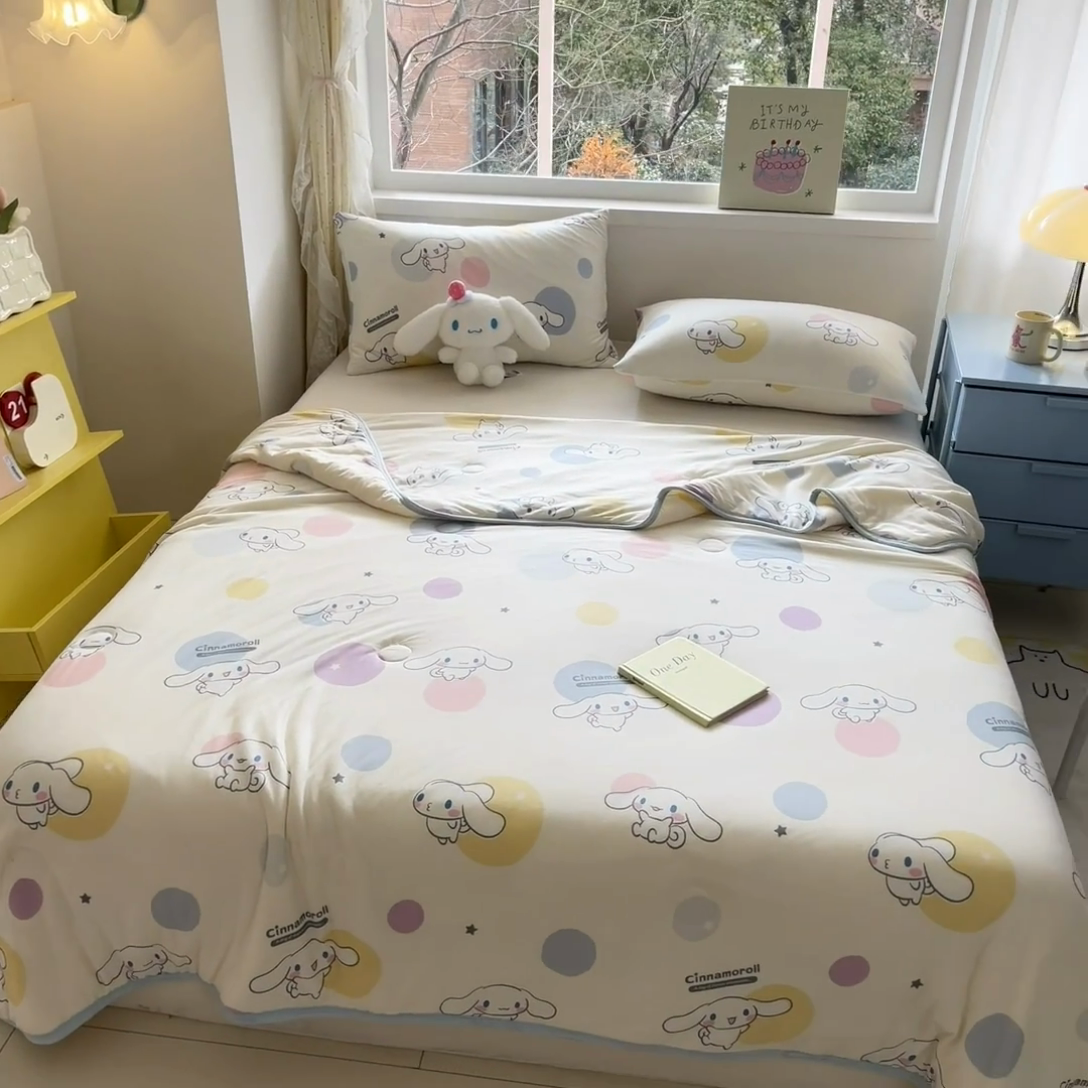 91家纺网 家纺一手货源 找家纺 金爱家 2024新款A类三丽鸥正版授权高品质牛奶丝软糯针织棉夏被系列 针织棉三丽鸥-泡泡玉桂狗