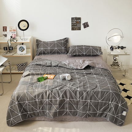 91家纺网 家纺一手货源 找家纺 卡斯诺家纺馆 2025新款芦荟棉亲肤印花夏被 （下载包包含买家秀）格调-灰