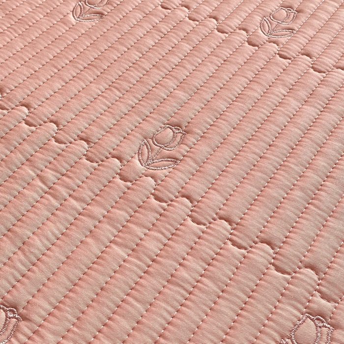 91家纺网 家纺一手货源 找家纺 胜权家纺 2024新款A类60S天丝夹棉绣花床盖三件套 静待花开--香草玉