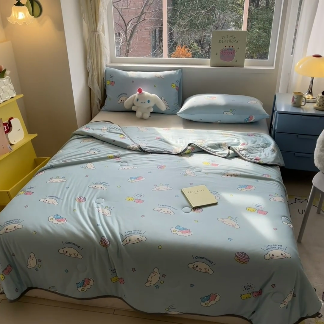 91家纺网 家纺一手货源 找家纺 金爱家 2024新款A类三丽鸥正版授权高品质牛奶丝软糯针织棉夏被系列 针织棉三丽鸥-牛奶甜点玉桂狗