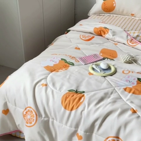 91家纺网 家纺一手货源 找家纺 卡斯诺家纺馆 2025新款芦荟棉亲肤印花夏被（下载包包含买家秀） 果橙