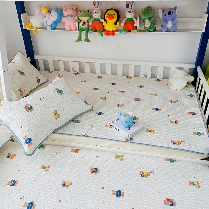 91家纺网 家纺一手货源 找家纺 小虾米 2024新款上下床乳胶凉席床笠款印花凉席三件套 小熊点点