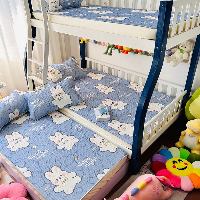 91家纺网 家纺一手货源 找家纺 小虾米 2024新款上下床乳胶凉席床笠款印花凉席三件套 幸运兔