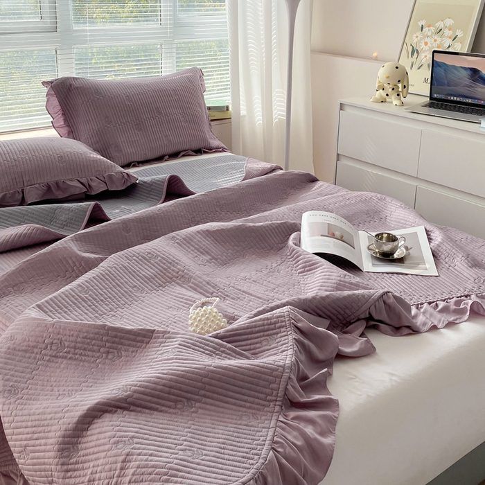 91家纺网 家纺一手货源 找家纺 胜权家纺 2024新款A类60S天丝夹棉绣花床盖三件套 静待花开--香芋紫