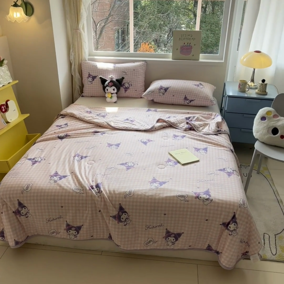 91家纺网 家纺一手货源 找家纺 金爱家 2024新款A类三丽鸥正版授权高品质牛奶丝软糯针织棉夏被系列 针织棉三丽鸥-紫色库洛米之心