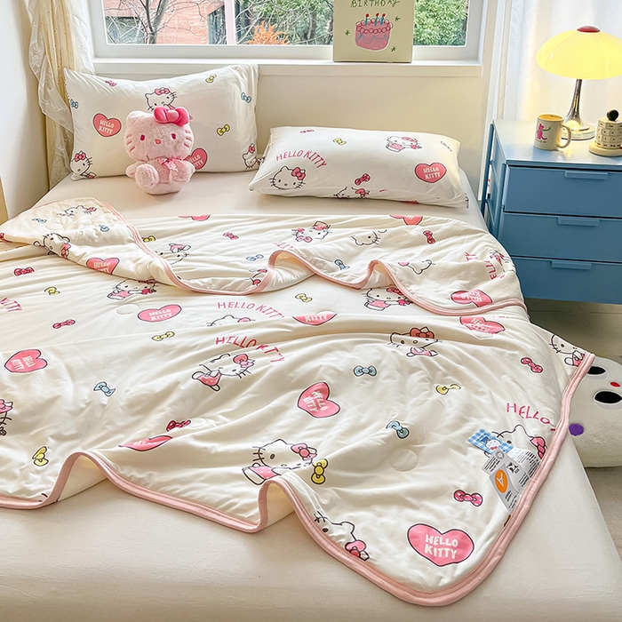 91家纺网 家纺一手货源 找家纺 桃子家居 2024新款A类三丽鸥正版授权高品质牛奶丝软糯针织棉夏被系列 针织棉三丽鸥-心心kitty