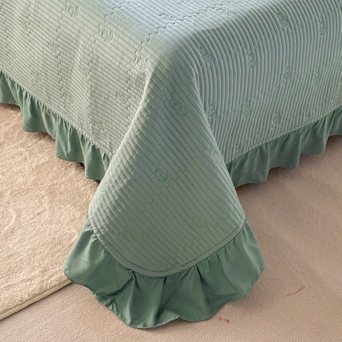 91家纺网 家纺一手货源 找家纺 胜权家纺 2024新款A类60S天丝夹棉绣花床盖三件套 静待花开--浅豆绿