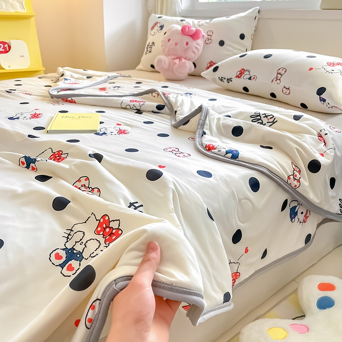 91家纺网 家纺一手货源 找家纺 金爱家 2024新款A类三丽鸥正版授权高品质牛奶丝软糯针织棉夏被系列 针织棉三丽鸥-波点Kitty