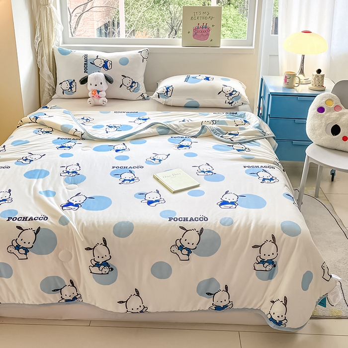 91家纺网 家纺一手货源 找家纺 金爱家 2024新款A类三丽鸥正版授权高品质牛奶丝软糯针织棉夏被系列 针织棉三丽鸥-蓝点帕恰狗