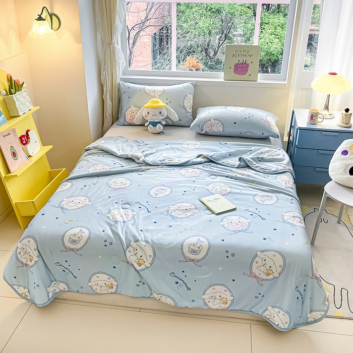 91家纺网 家纺一手货源 找家纺 金爱家 2024新款A类三丽鸥正版授权高品质牛奶丝软糯针织棉夏被系列 针织棉三丽鸥-蓝甜玉桂狗