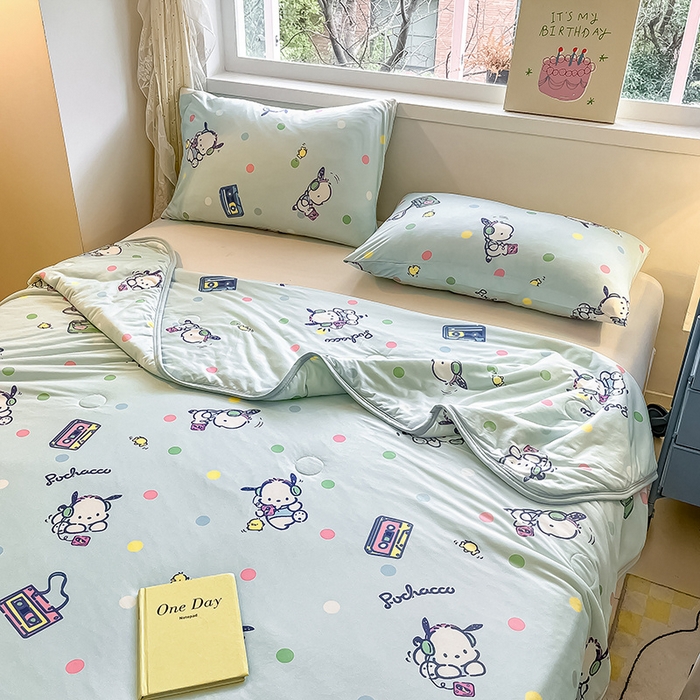 91家纺网 家纺一手货源 找家纺 金爱家 2024新款A类三丽鸥正版授权高品质牛奶丝软糯针织棉夏被系列 针织棉三丽鸥-音乐帕恰狗