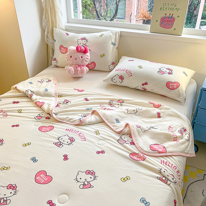 91家纺网 家纺一手货源 找家纺 桃子家居 2024新款A类三丽鸥正版授权高品质牛奶丝软糯针织棉夏被系列 针织棉三丽鸥-心心kitty