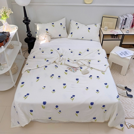 91家纺网 家纺一手货源 找家纺 塔塔 云朵皱皱棉小花边夏被 紫色郁金香