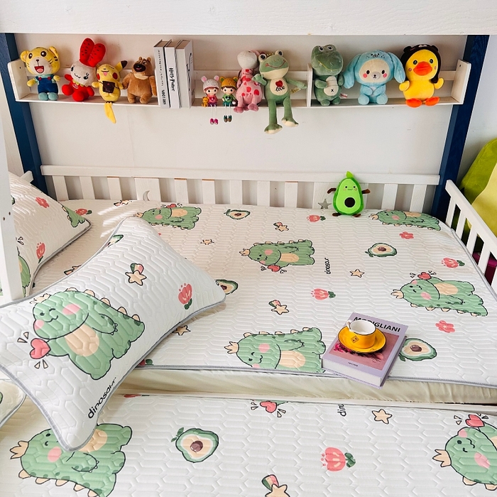 91家纺网 家纺一手货源 找家纺 小虾米 2024新款上下床乳胶凉席床笠款印花凉席三件套 趣味恐龙