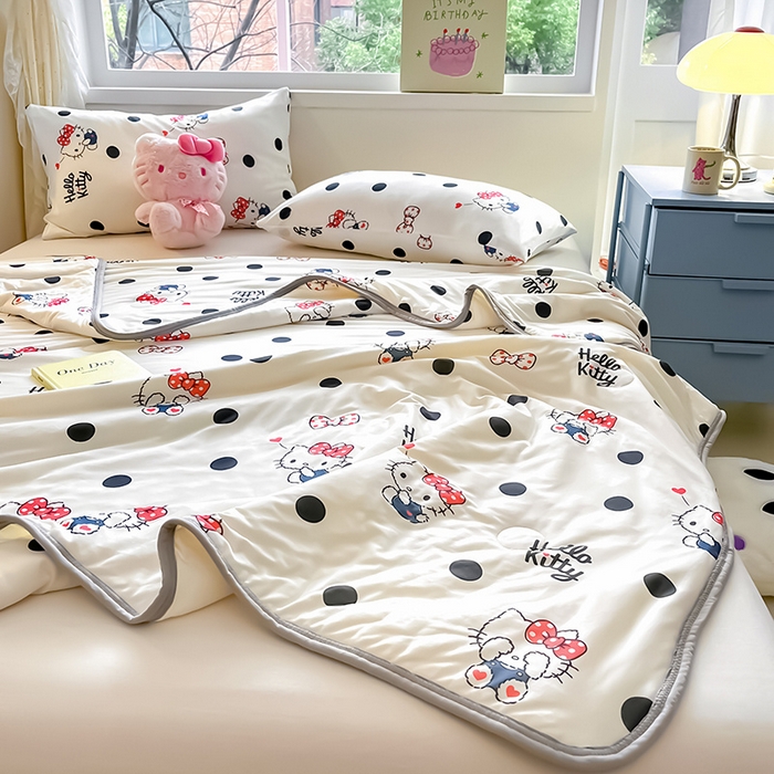 91家纺网 家纺一手货源 找家纺 金爱家 2024新款A类三丽鸥正版授权高品质牛奶丝软糯针织棉夏被系列 针织棉三丽鸥-波点Kitty