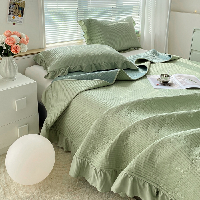 91家纺网 家纺一手货源 找家纺 胜权家纺 2024新款A类60S天丝夹棉绣花床盖三件套 静待花开--抹茶绿