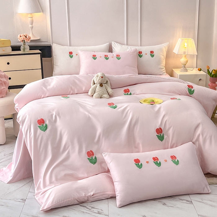 91家纺网 家纺一手货源 找家纺 艾米家居 2025水洗真丝四件套毛巾绣四件套-郁金香系列 粉