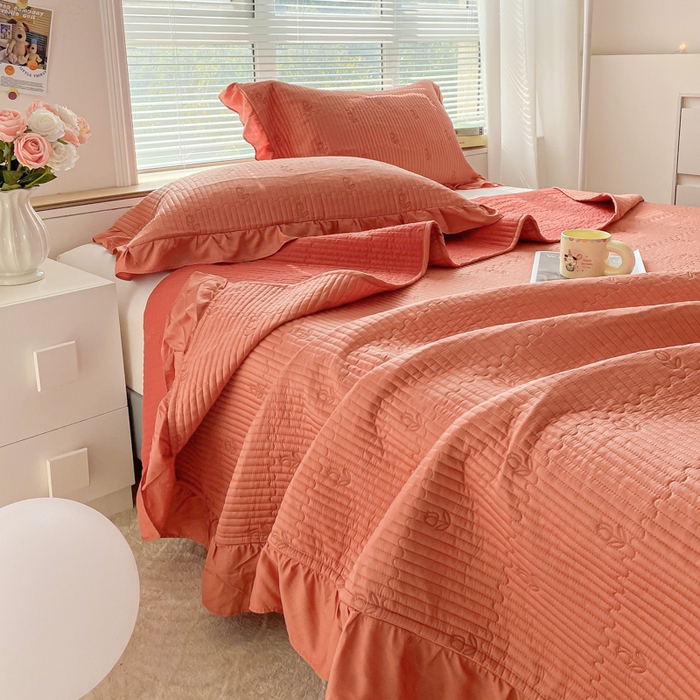 91家纺网 家纺一手货源 找家纺 胜权家纺 2024新款A类60S天丝夹棉绣花床盖三件套 静待花开--香橙橘