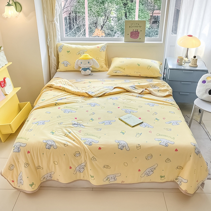 91家纺网 家纺一手货源 找家纺 桃子家居 2024新款A类三丽鸥正版授权高品质牛奶丝软糯针织棉夏被系列 针织棉三丽鸥-柠檬玉桂狗