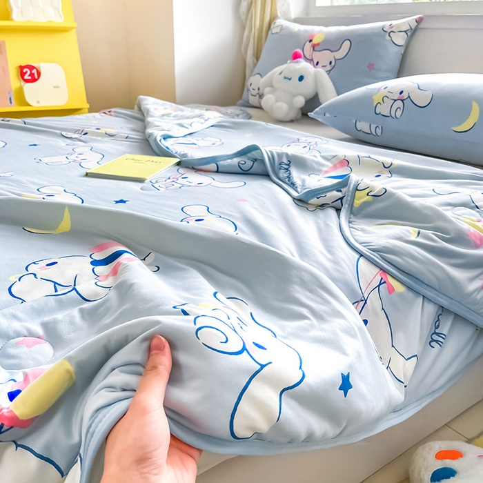 91家纺网 家纺一手货源 找家纺 桃子家居 2024新款A类三丽鸥正版授权高品质牛奶丝软糯针织棉夏被系列 针织棉三丽鸥-月亮玉桂狗