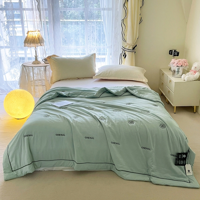 91家纺网 家纺一手货源 找家纺 被靠被2024新款锦丝缎空调夏被-山茶花 甘蓝绿